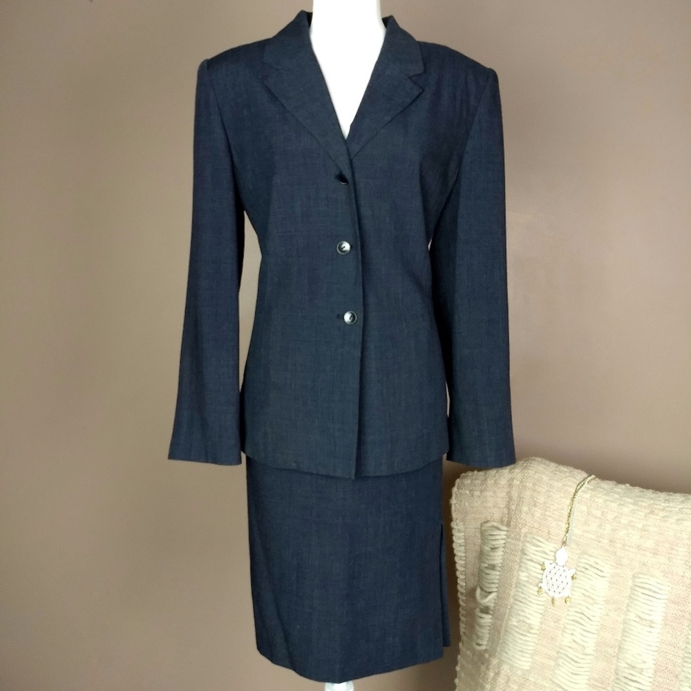 2 Piece Suit Larry Levine Skirt and Blazer